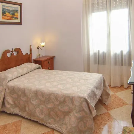 Stunning Home In Villaviciosa De Cordob