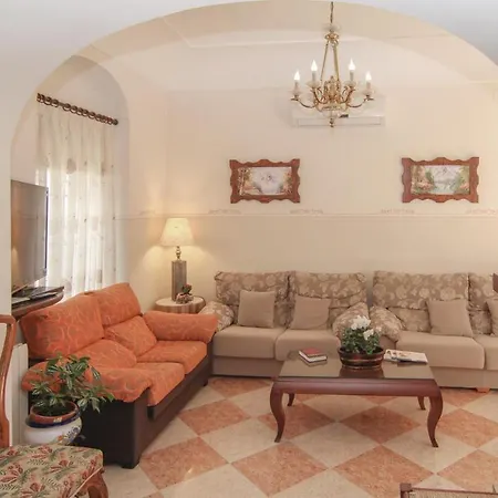 Holiday home Stunning Home In Villaviciosa De Cordob