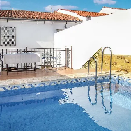 Stunning Home In Villaviciosa De Cordob *